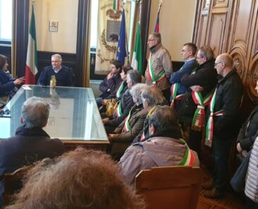 ricevuta-in-provincia-di-Biella-una-delegazione-di-sindaci-e-associazioni