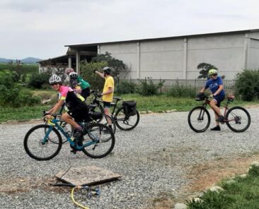 Paola Gianotti e i ciclisti in Valledora